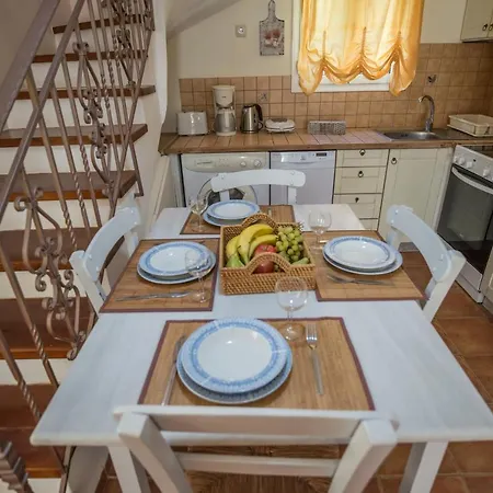 Willa Vasilikos -green Poros Village *