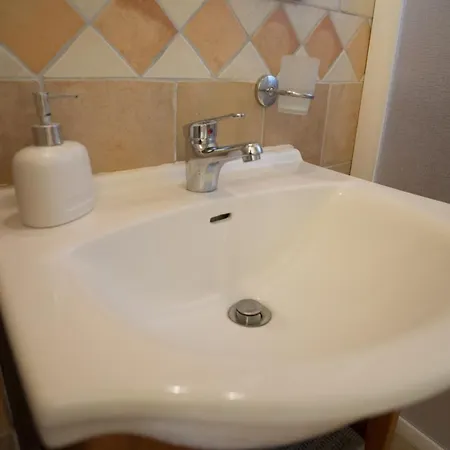 Vasilikos -green Poros Village * Mikros Gialos