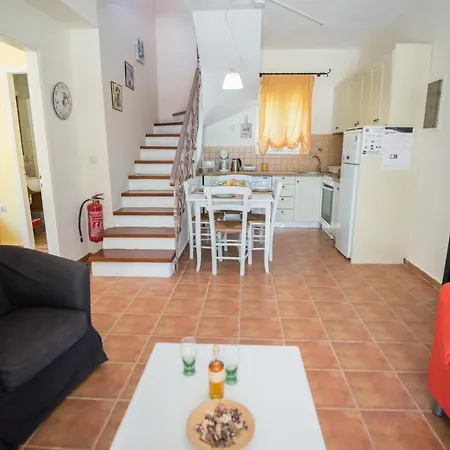 Vasilikos -green Poros Village * Mikros Gialos